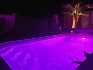 Piscine chauffée privée éclairée de nuit led couleurs modifiables le Loft Nature Bien Etre Piscine Chauffée Privée