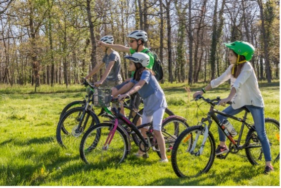 Balade en velo campagne vacances en famille Albi ville touristique