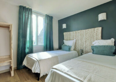 Chambre deux lits simple Cottage Le Vigne Rouge logement airbnb Brens