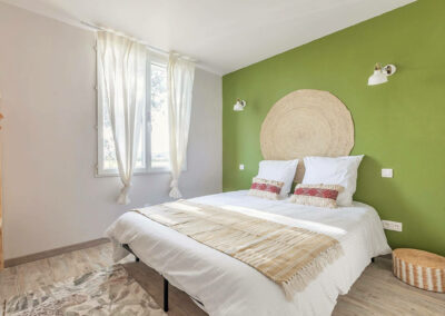 Chambre queen size Cottage Loin de l oeil reservation de logements Airbnb