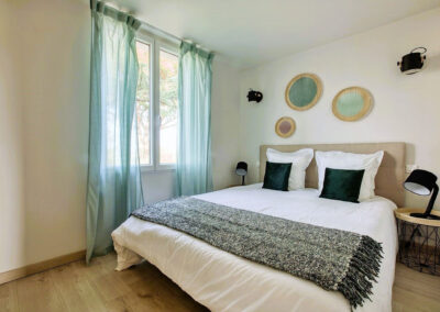 Chambre lit double Cottage Primeur logement airbnb Tarn