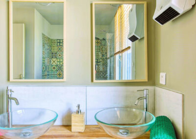 Salle de bain Duo Syrah et Loin de l oeil location airbnb