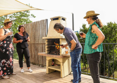 Barbecue Duo syrah loin de l oeil sejour airbnb entre famille et amis
