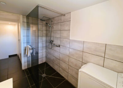 Salle de bain Cottage Bien Etre Jacuzzi logement airbnb Tarn