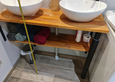 Salle de bain acces personne en situation de handicap Cottage Loin de l oeil location airbnb