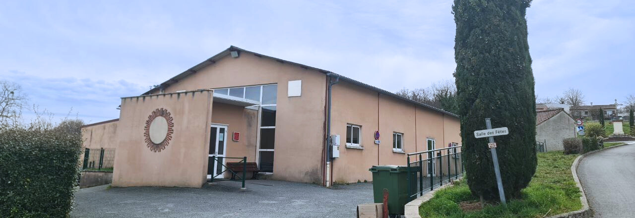 salleDesFetesExterieur Salle des fêtes de Peyrole vue de l'extérieur