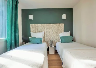 Chambre deux lits simple Cottage Le Vigne Rouge logement airbnb Brens