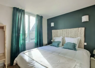 Chambre lit double Cottage Le Vigne Rouge location vacance Brens