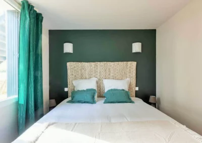 Chambre lit double Cottage Le Vigne Rouge location vacance Brens