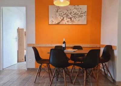 Salle a manger Cottage Loin de l oeil sejour airbnb