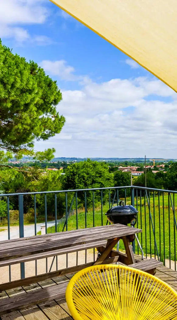 Cottage-Nature-Loin-de-l-oeil-Presentation-1 Terrasse magnifique vue sur la campagne Cottage Loin de l oeil location vacances airbnb