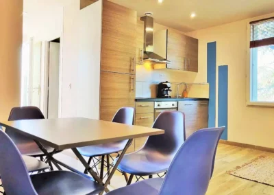 Salon cuisine ouverte Cottage Syrah location booking Brens