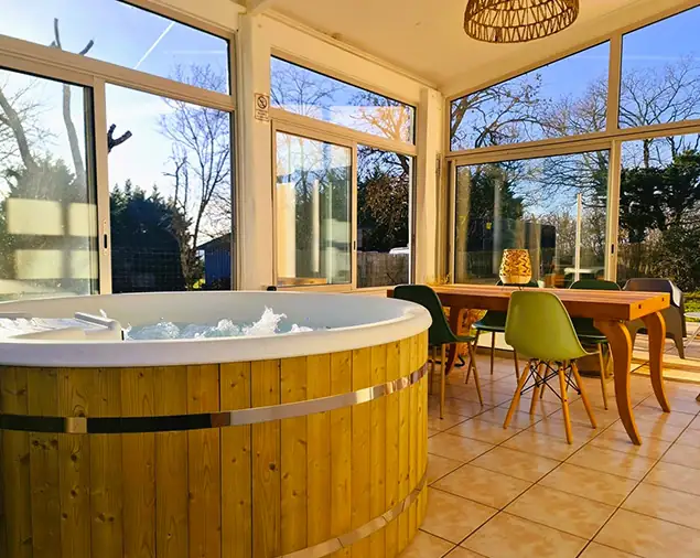 Cottage-Bien-Etre-Jacuzzi-veranda-jacuzzi-Peyrole Veranda Jacuzzi Cottage Bien Etre Jacuzzi location vacances Airbnb