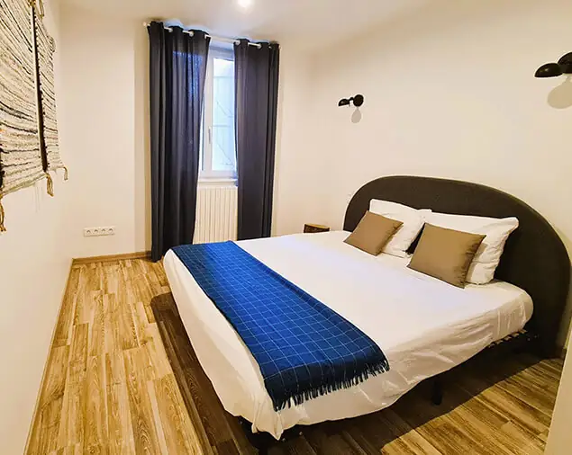 Cottage-Bien-Etre-Jacuzzi-veranda-jacuzzi-Peyrole Veranda Jacuzzi Cottage Bien Etre Jacuzzi location vacances Airbnb
