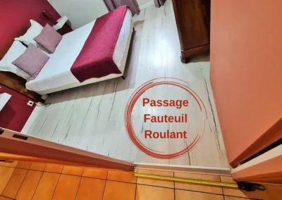 Passage fauteuil roulant chambre Grand Cottage Nature Bien Etre vacances campagne