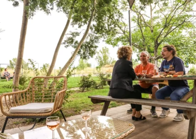 Apero Terrasse Cottage Primeur reservation gite campagne