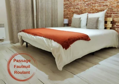 Passage fauteuil roulant chambre Grand Cottage Nature Bien Etre location Tarn