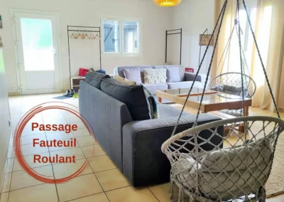 Passage fauteuil roulant salon Grand Cottage Nature Bien Etre location Peyrole