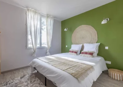 Chambre queen size Cottage Loin de l oeil reservation de logements Airbnb