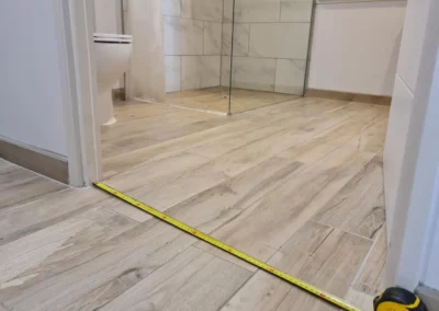 Salle de bain acces personne en situation de handicap Cottage Primeur location Tarn