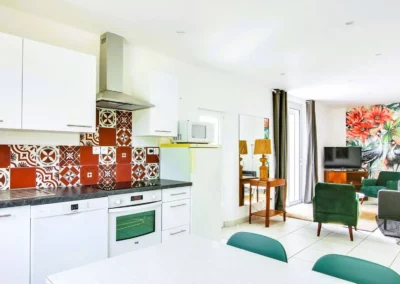 Kitchen, living room sofa Cottage Bien Etre Jacuzzi gite vacances airbnb