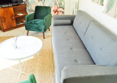 Cottage Bien Etre Jacuzzi airbnb vacation gite sofa lounge