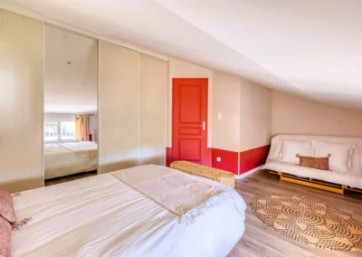Gite room with double bed and sofa