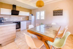 Dining room kitchen Grand Cottage Nature Bien Etre accommodation Peyrole