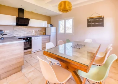 Dining room kitchen Grand Cottage Nature Bien Etre accommodation Peyrole