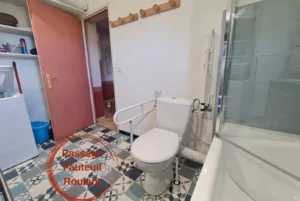 Wheelchair access bathroom toilet Grand Cottage Nature Bien Etre vacation rental
