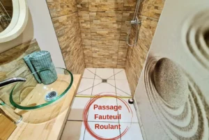 Wheelchair access to bathroom Grand Cottage Nature Bien Etre Tarn