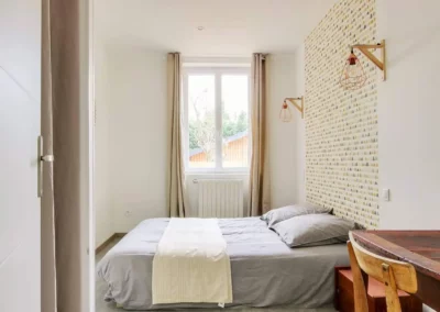 Room with double bed in the Jacuzzi Cottage Les Cottages du Tarn