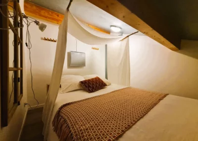 Small cocooning room, Airbnb rental tarn