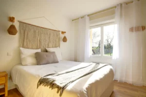 Master suite with queen-size bed, walk-in closet and en-suite shower room