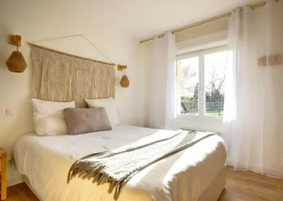 Master suite with queen-size bed, walk-in closet and en-suite shower room