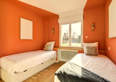 Secondary bedroom with two single beds