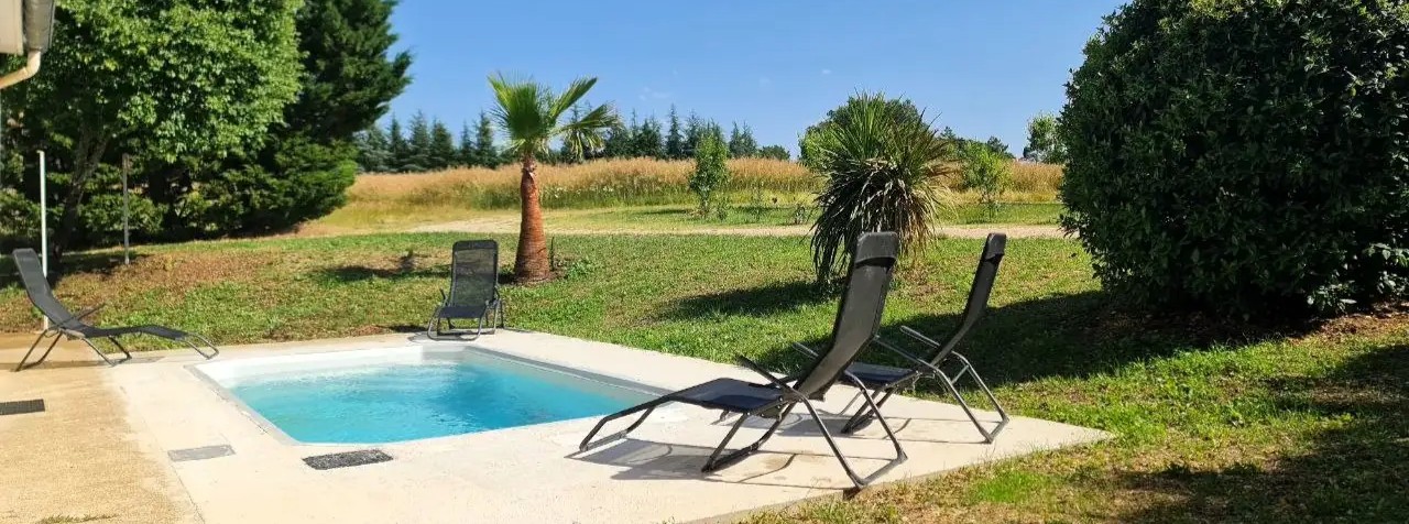 grand-cottage-piscine-tarn Piscine Chauffée privée et terrasse du Gîte Nature Bien Etre Piscine Chauffée Privée dans le Tarn entre Albi et Toulouse