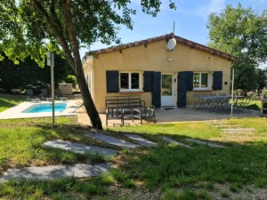 vacation rentals with heated pool in the Tarn countryside