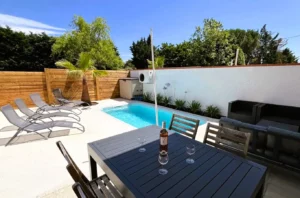 airbnb rental with swimming pool in gaillac
