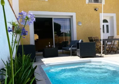 Family gîte with pool and palm tree near Albi