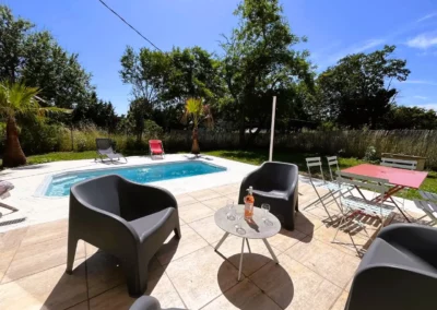 Swimming pool in the heart of the vineyards, gîte near Gaillac