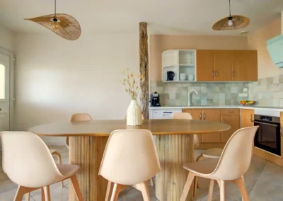 Dining room for 6 overlooking the open kitchen