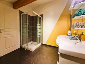 vacation bathroom between Toulouse and Albi