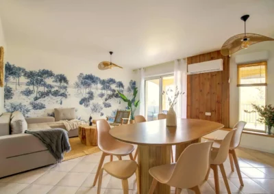 Dining room for 6 overlooking the living room
