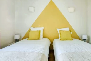 Room with two single beds Cottage Primeur gite campagne Brens