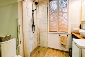 Bathroom Cottage Primeur airbnb rental