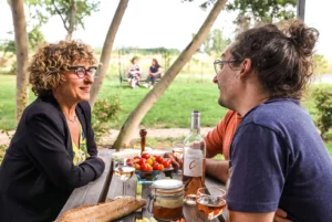 Apero Terrasse Cottage Primeur vacances Tarn