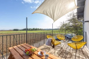 Terrace Cottage Loin de l'oeil vacation rental Tarn