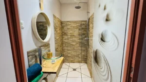 salle de bain 1 grand cottage gite tarn