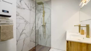 salle de bain 2 1 bohème gite tarn